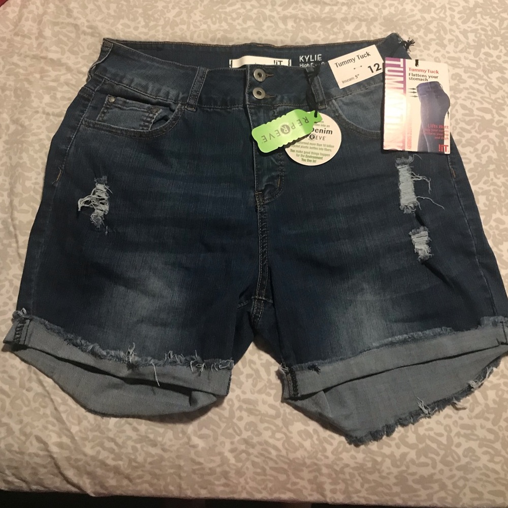 Woman’s it! Jean shorts